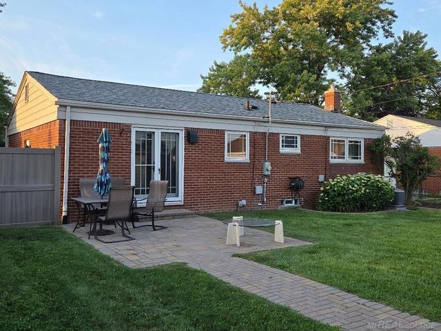 16816 Hans Court, Fraser, MI 48026