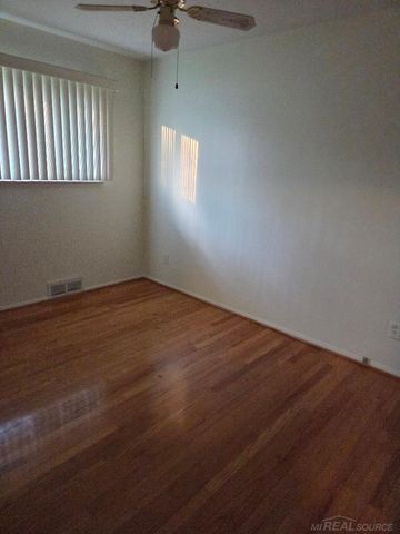 16816 Hans Court, Fraser, MI 48026