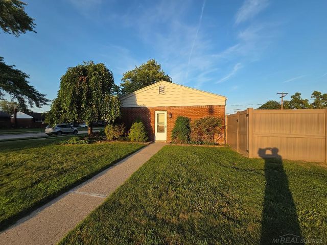 16816 Hans Court, Fraser, MI 48026