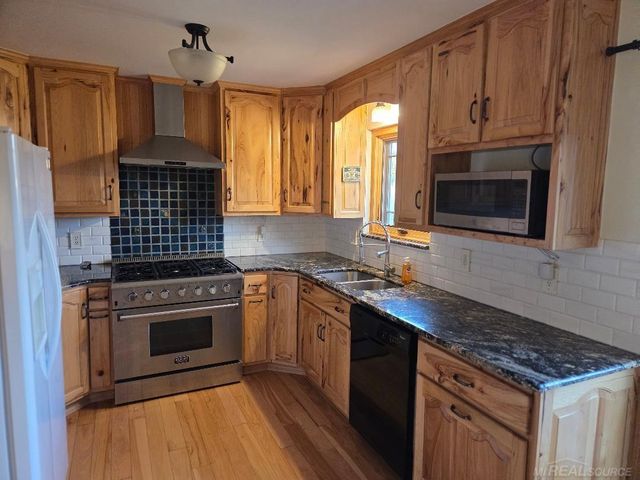 16816 Hans Court, Fraser, MI 48026