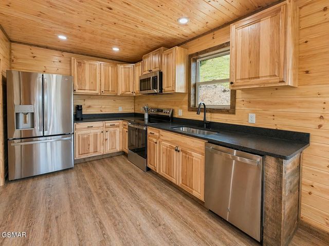 1632 Mountain Lodge Way, Pigeon Forge, TN 37862
