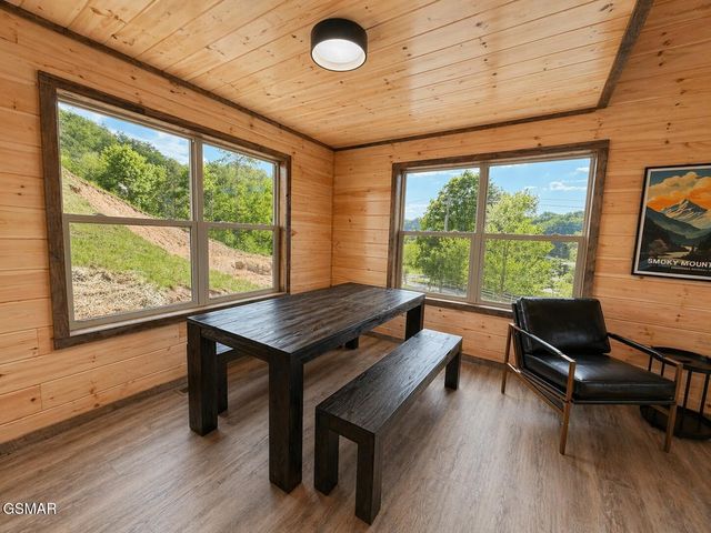 1632 Mountain Lodge Way, Pigeon Forge, TN 37862