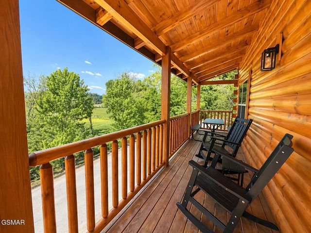 1632 Mountain Lodge Way, Pigeon Forge, TN 37862