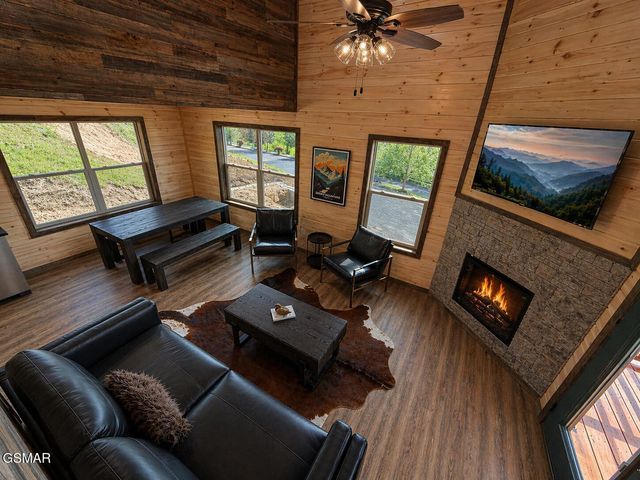 1632 Mountain Lodge Way, Pigeon Forge, TN 37862