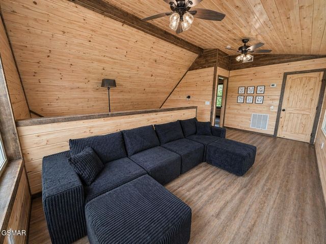 1632 Mountain Lodge Way, Pigeon Forge, TN 37862