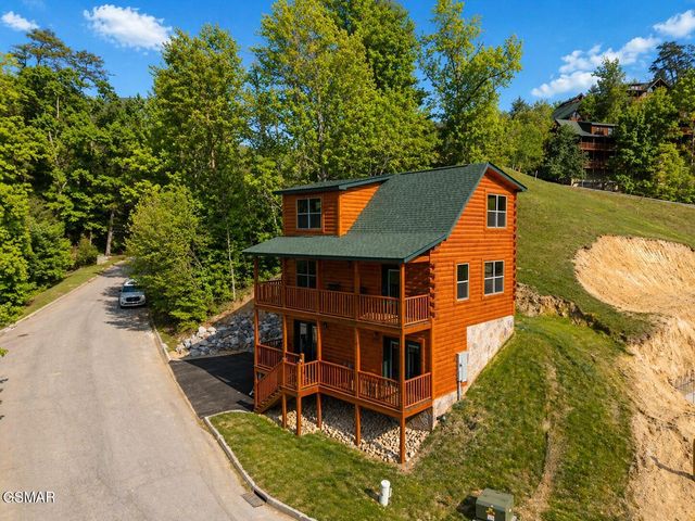 1632 Mountain Lodge Way, Pigeon Forge, TN 37862