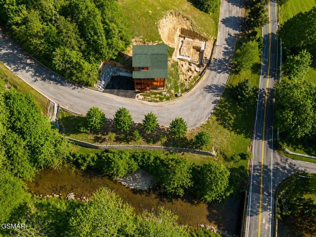 1632 Mountain Lodge Way, Pigeon Forge, TN 37862