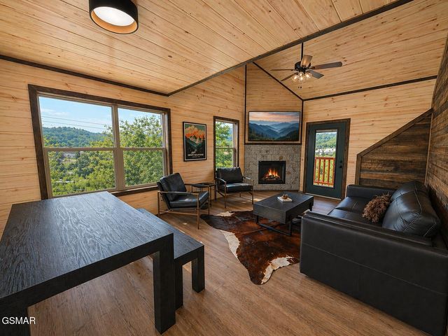 1632 Mountain Lodge Way, Pigeon Forge, TN 37862