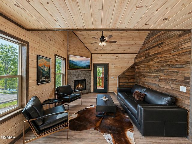 1632 Mountain Lodge Way, Pigeon Forge, TN 37862
