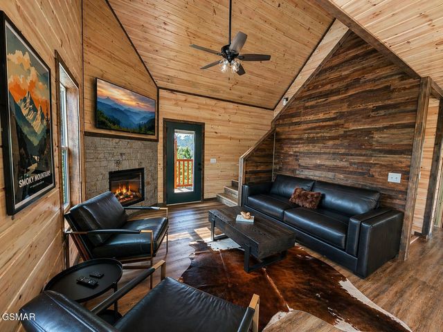 1632 Mountain Lodge Way, Pigeon Forge, TN 37862