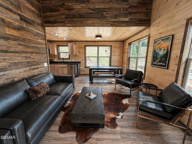 1632 Mountain Lodge Way, Pigeon Forge, TN 37862