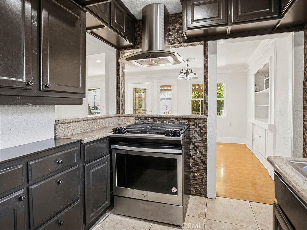 319 W Windsor Road, Glendale, CA 91204 — photo 2