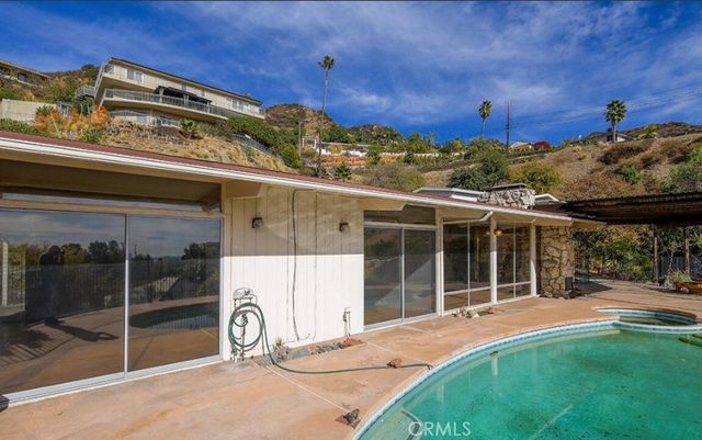 1300 Paseo Redondo, Burbank, CA 91501