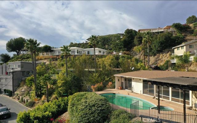 1300 Paseo Redondo, Burbank, CA 91501