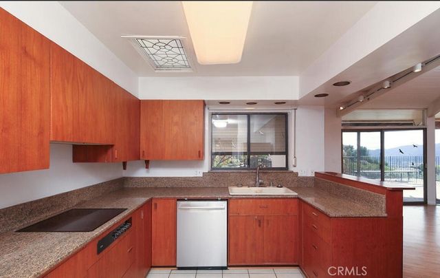 1300 Paseo Redondo, Burbank, CA 91501