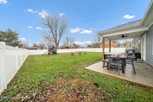 200 Stringer Ln, Mt Washington, KY 40047