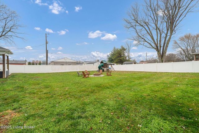 200 Stringer Ln, Mt Washington, KY 40047