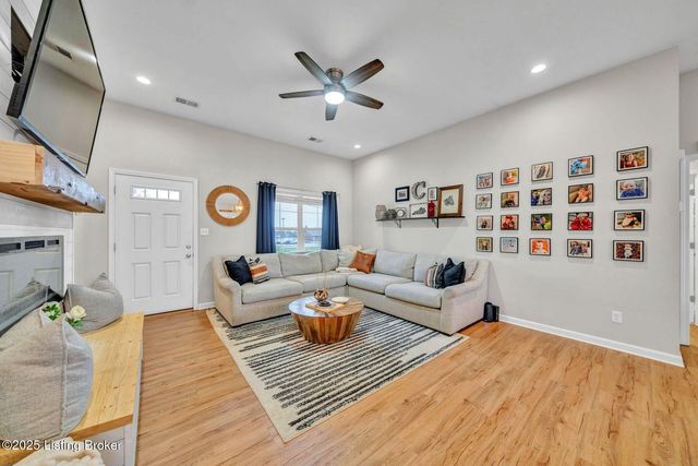 200 Stringer Ln, Mt Washington, KY 40047