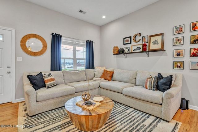 200 Stringer Ln, Mt Washington, KY 40047