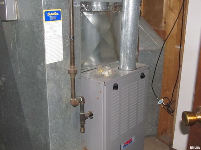 3766 EASTWOOD Court, Bettendorf, IL 52722