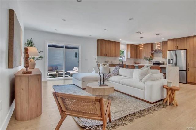 18406 Jovan Street, Tarzana, CA 91335