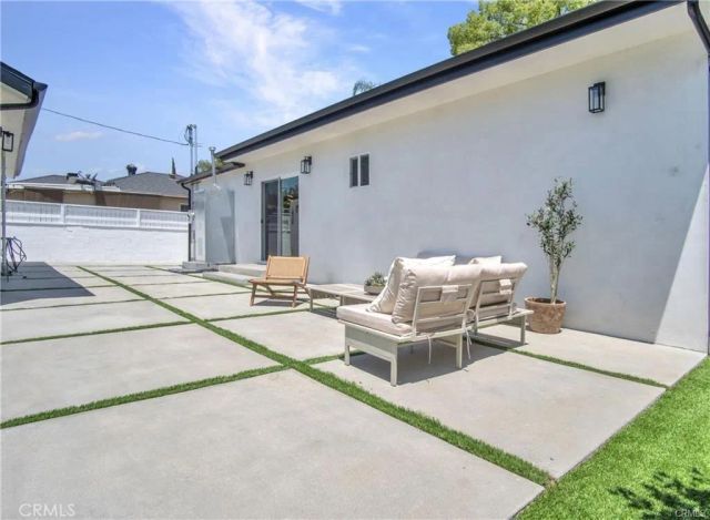 18406 Jovan Street, Tarzana, CA 91335