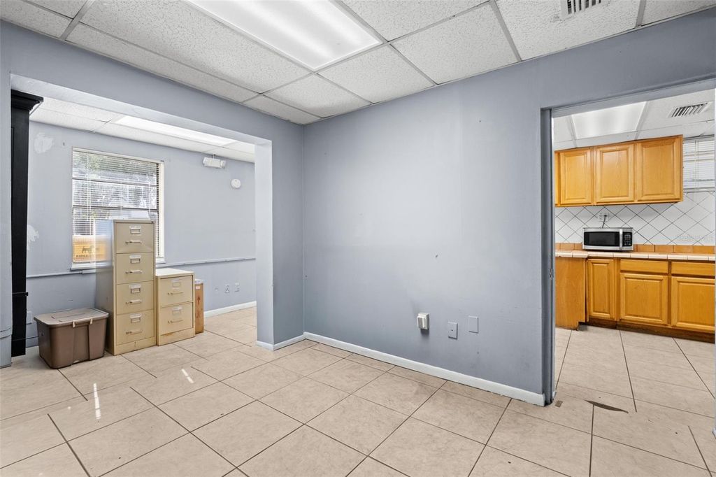 Image 15 of property listing at 110 N LINCOLN AVENUE, Tampa, FL 33609
