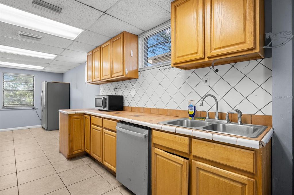 Image 16 of property listing at 110 N LINCOLN AVENUE, Tampa, FL 33609