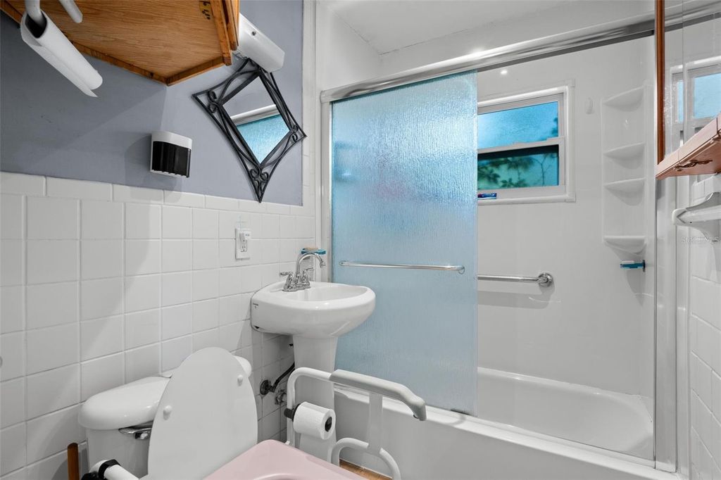 Image 19 of property listing at 110 N LINCOLN AVENUE, Tampa, FL 33609