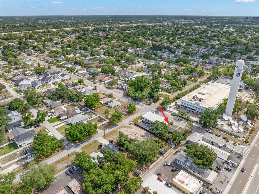 Image 22 of property listing at 110 N LINCOLN AVENUE, Tampa, FL 33609