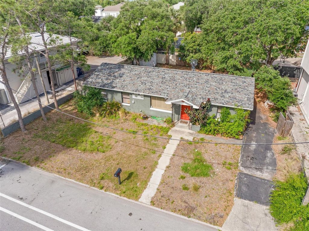 Image 26 of property listing at 110 N LINCOLN AVENUE, Tampa, FL 33609