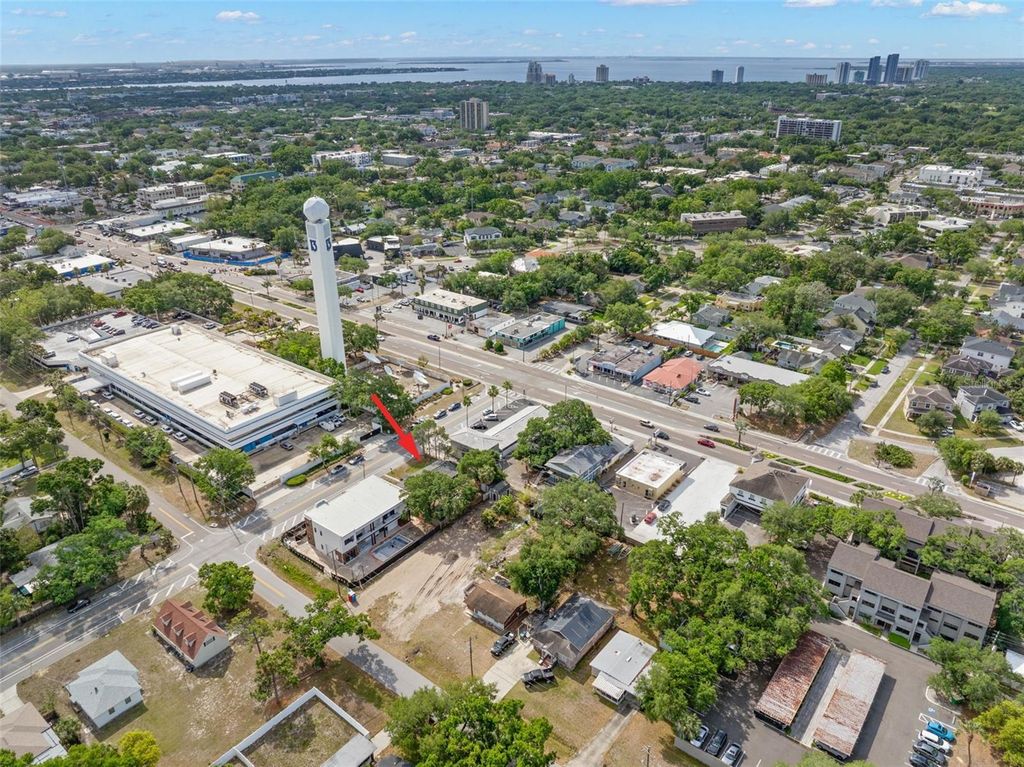 Image 29 of property listing at 110 N LINCOLN AVENUE, Tampa, FL 33609