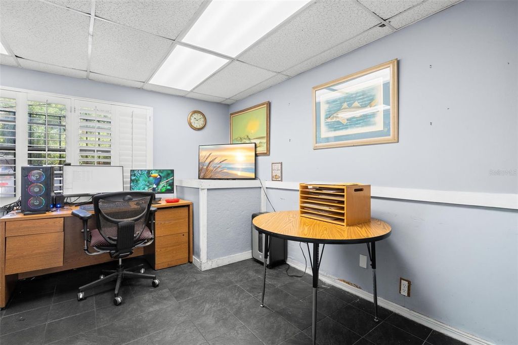 Image 5 of property listing at 110 N LINCOLN AVENUE, Tampa, FL 33609
