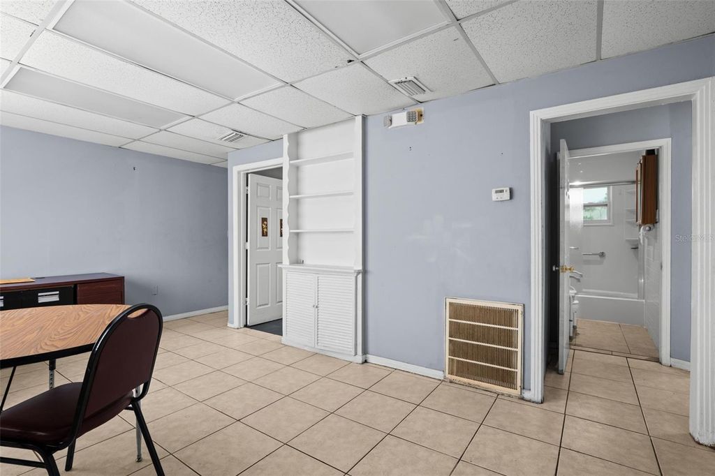 Image 6 of property listing at 110 N LINCOLN AVENUE, Tampa, FL 33609