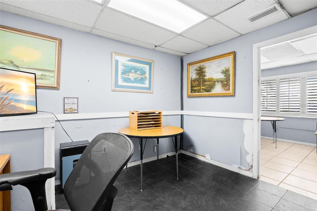 Image 9 of property listing at 110 N LINCOLN AVENUE, Tampa, FL 33609