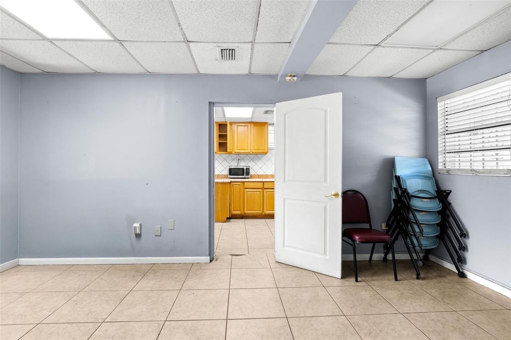 Image 10 of property listing at 110 N LINCOLN AVENUE, Tampa, FL 33609