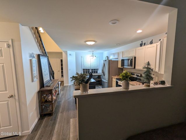 36 Chip Shot Way, Mechanicville, NY 12118