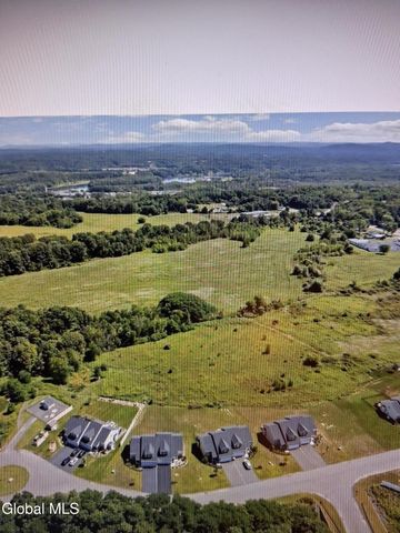 36 Chip Shot Way, Mechanicville, NY 12118