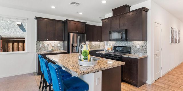 3026 Mulholland Dr, Lathrop, CA 95330