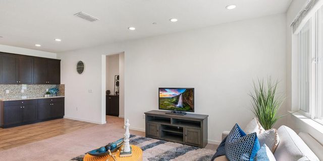 3026 Mulholland Dr, Lathrop, CA 95330