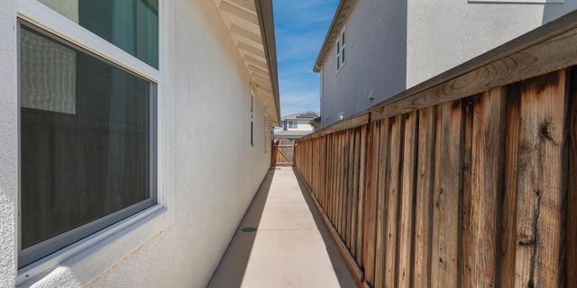 3026 Mulholland Dr, Lathrop, CA 95330