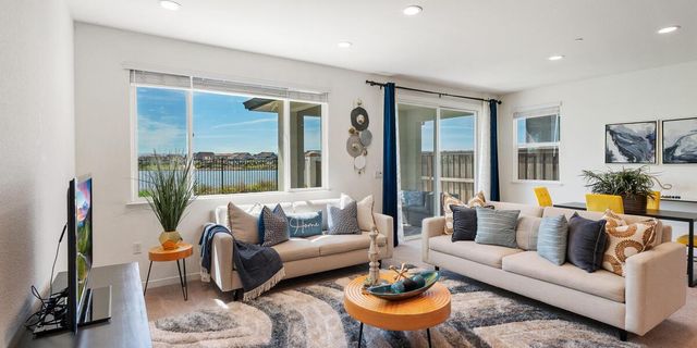 3026 Mulholland Dr, Lathrop, CA 95330