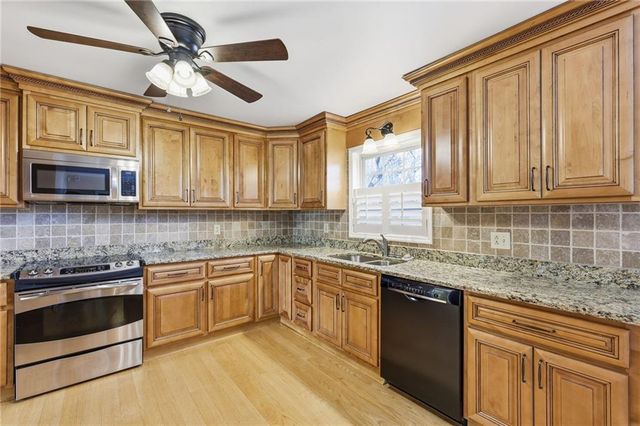 2224 Colonial Drive, Gainesville, GA 30501