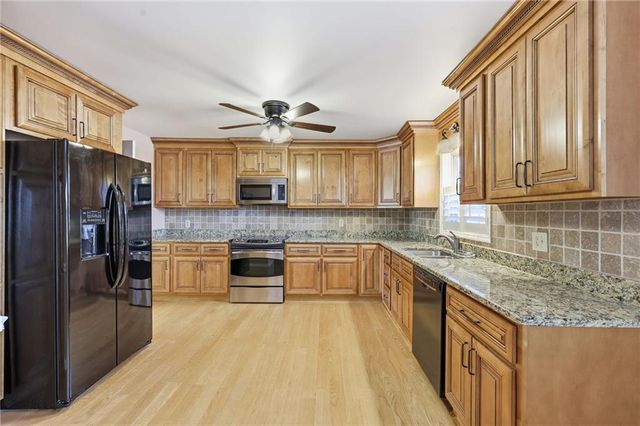 2224 Colonial Drive, Gainesville, GA 30501