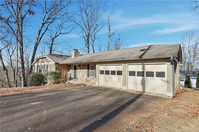 2224 Colonial Drive, Gainesville, GA 30501