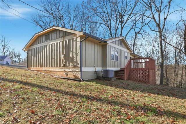 2224 Colonial Drive, Gainesville, GA 30501