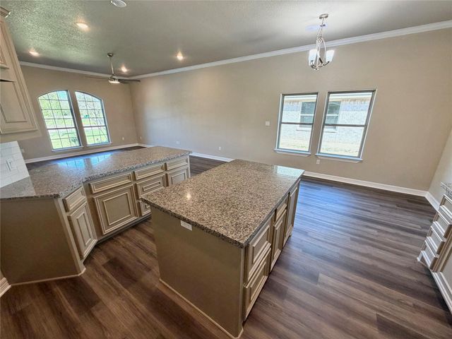 1039 S Anderson Street, Angleton, TX 77515