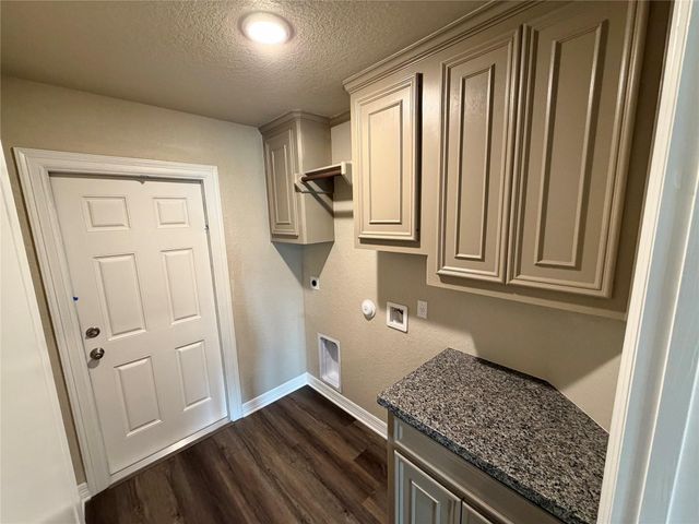 1039 S Anderson Street, Angleton, TX 77515