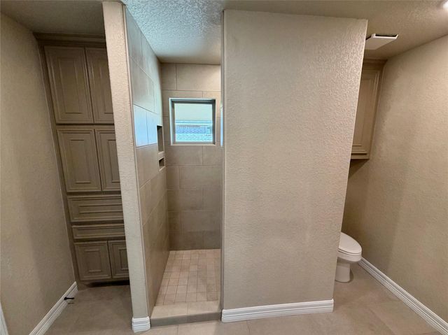 1039 S Anderson Street, Angleton, TX 77515