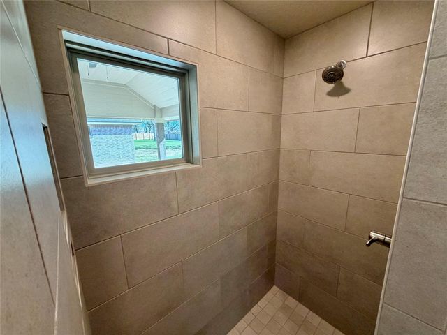 1039 S Anderson Street, Angleton, TX 77515